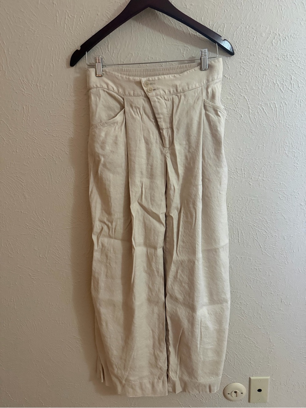 CAbi Cream Pleated Relaxed-Fit Chinos